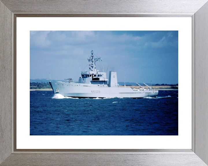 HMS Itchen M2009 River Class Minesweeper August 1988 Photo Print - Posters, Prints, & Visual Artwork - by Hampshire Prints (image 6 of 9)