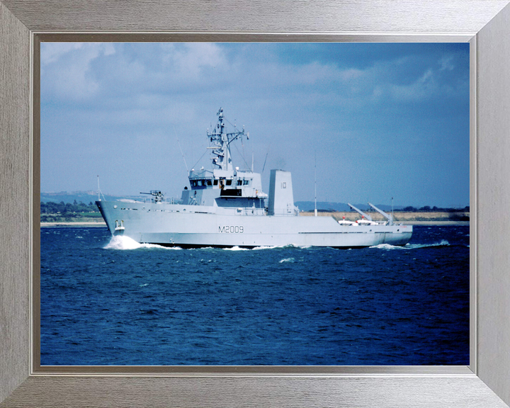 HMS Itchen M2009 River Class Minesweeper August 1988 Photo Print - Posters, Prints, & Visual Artwork - by Hampshire Prints (image 7 of 9)