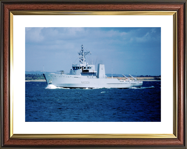 HMS Itchen M2009 River Class Minesweeper August 1988 Photo Print - Posters, Prints, & Visual Artwork - by Hampshire Prints (image 8 of 9)