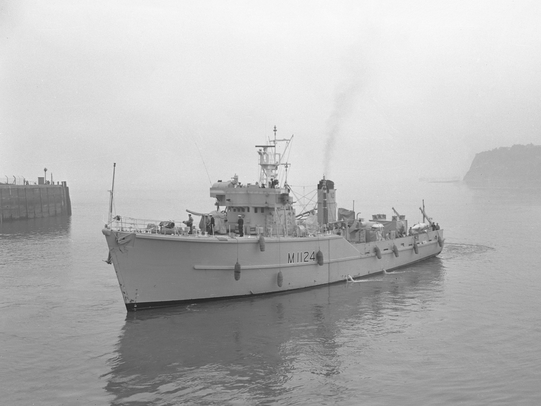 HMS St David M1124 Minesweeper Warship Photo Print - Posters, Prints, & Visual Artwork - by Hampshire Prints (image 1 of 9)