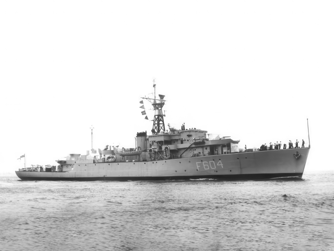 HMS Start Bay F604 Bay Class Frigate Photo Print - Posters, Prints, & Visual Artwork - by Hampshire Prints (image 1 of 9)
