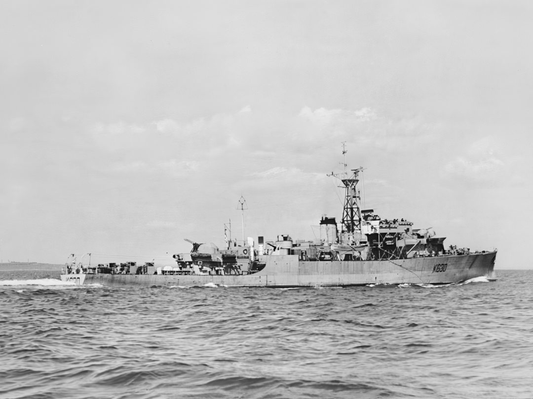 HMS Cardigan Bay (K630) Royal Navy Bay Class Frigate Starboard View Photo Print Wall Art Decor Posters, Prints, & Visual Artwork Hampshire Prints 6 x 4 No Frame No
