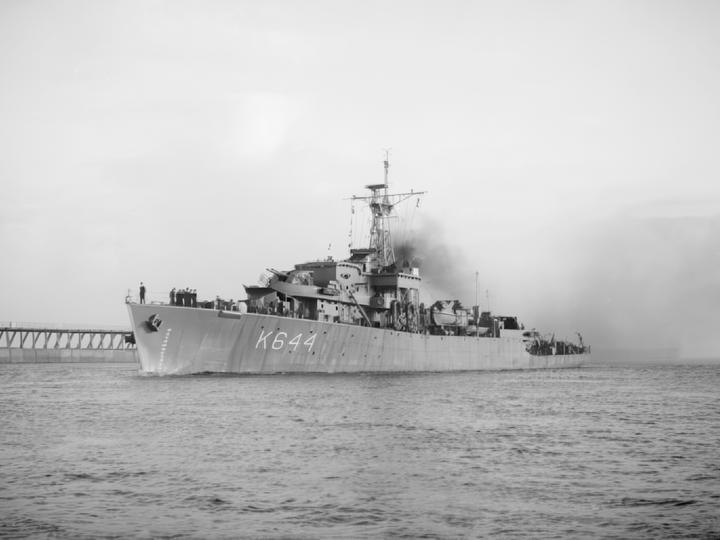 HMS Cawsand Bay (K644) Royal Navy Bay Class Frigate Port Side View Photo Print Wall Art Decor Posters, Prints, & Visual Artwork Hampshire Prints 6 x 4 No Frame No
