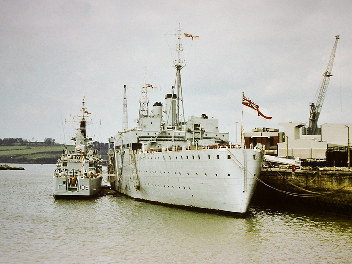 HMS Defiance (A187) Royal Navy Maidstone Class Ship Alongside HMS Leander Photo Print Wall Art Decor Posters, Prints, & Visual Artwork Hampshire Prints 6 x 4 No Frame No