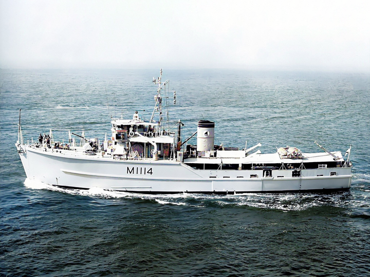 HMS Brinton (M1114) Royal Navy Ton Class Minesweeper Port Side View Photo Print Wall Art Decor Posters, Prints, & Visual Artwork Hampshire Prints 6 x 4 No Frame No