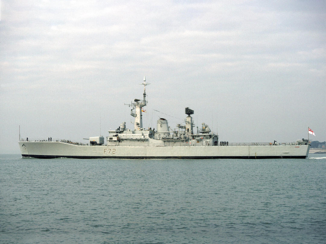 HMS Ariadne (F72) Royal Navy Leander Class Frigate Port Beam View In Colour Photo Print Wall Art Decor Posters, Prints, & Visual Artwork Hampshire Prints 6 x 4 No Frame No