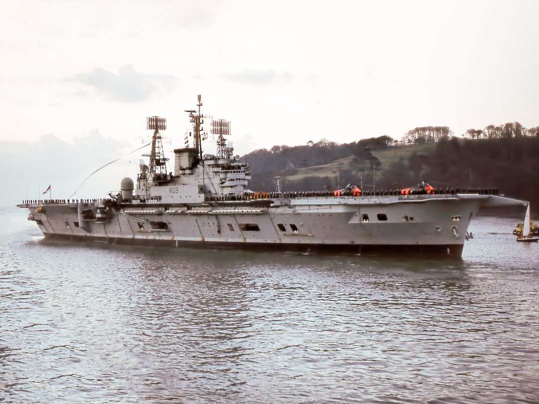 HMS Ark Royal (R09) Royal Navy Audacious Class Aircraft Carrier Paying Off Photo Print Wall Art Decor Posters, Prints, & Visual Artwork Hampshire Prints 6 x 4 No Frame No