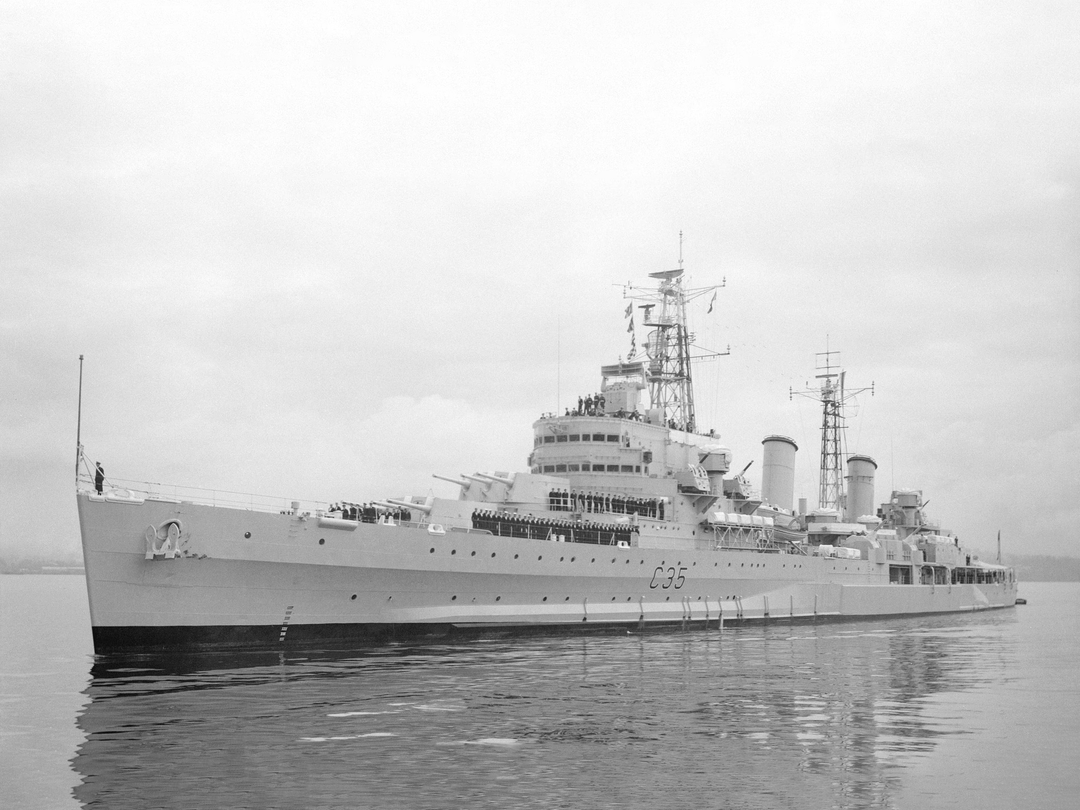HMS Belfast (C35) Royal Navy Town Class Light Cruiser Leaving Harbour Photo Print Wall Art Decor Posters, Prints, & Visual Artwork Hampshire Prints 6 x 4 No Frame No
