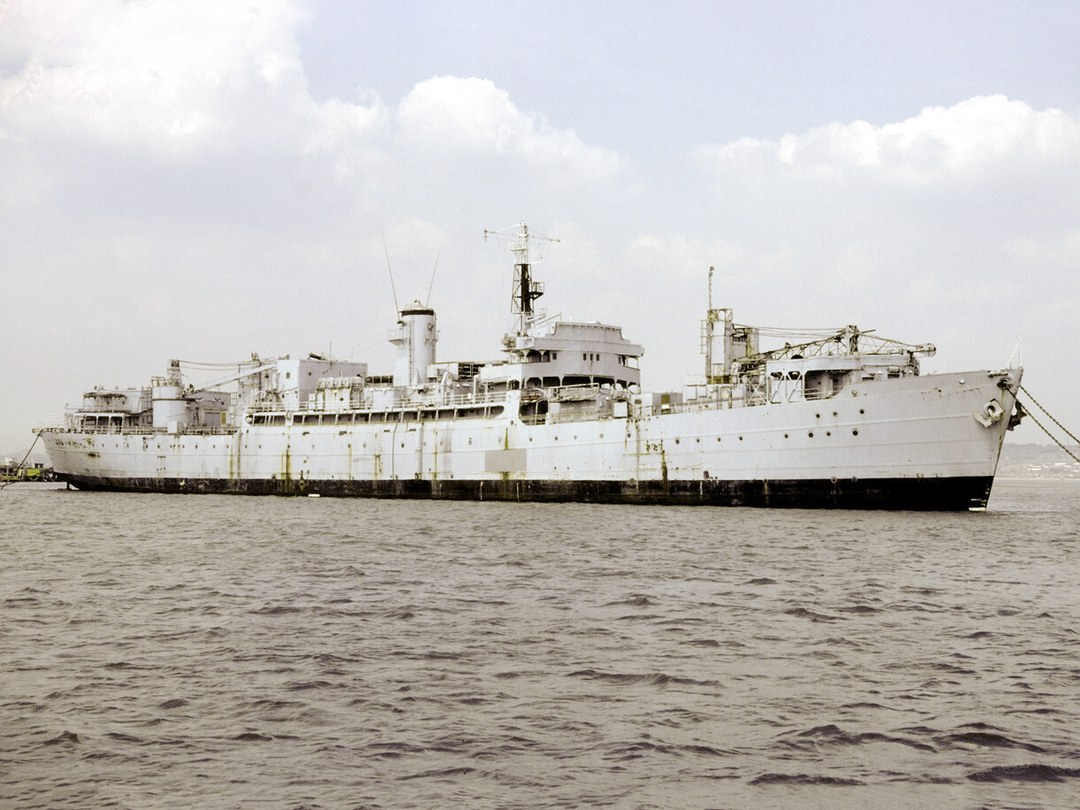 HMS Berry Head (A191) Royal Navy Repair Ship Starboard View Photo Print Wall Art Decor Posters, Prints, & Visual Artwork Hampshire Prints 6 x 4 No Frame No