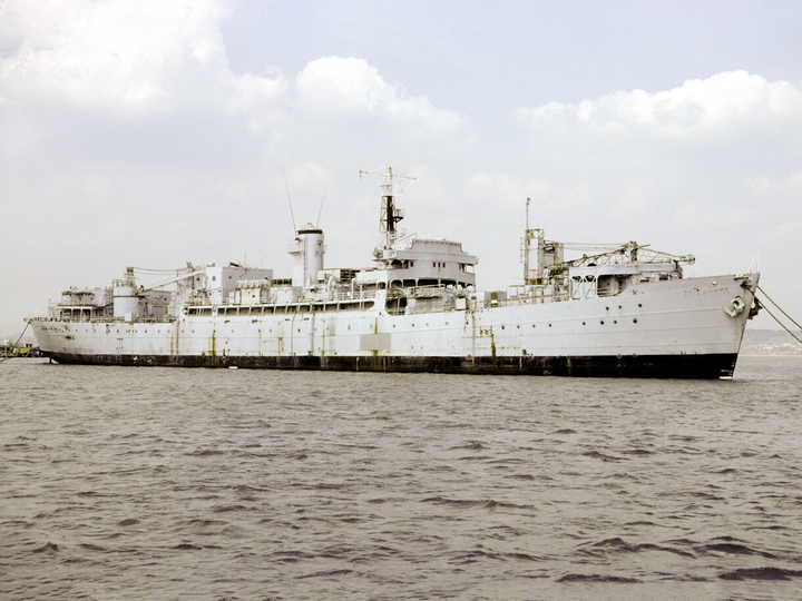 HMS Berry Head (A191) Royal Navy Repair Ship Starboard View Photo Print Wall Art Decor Posters, Prints, & Visual Artwork Hampshire Prints 6 x 4 No Frame No