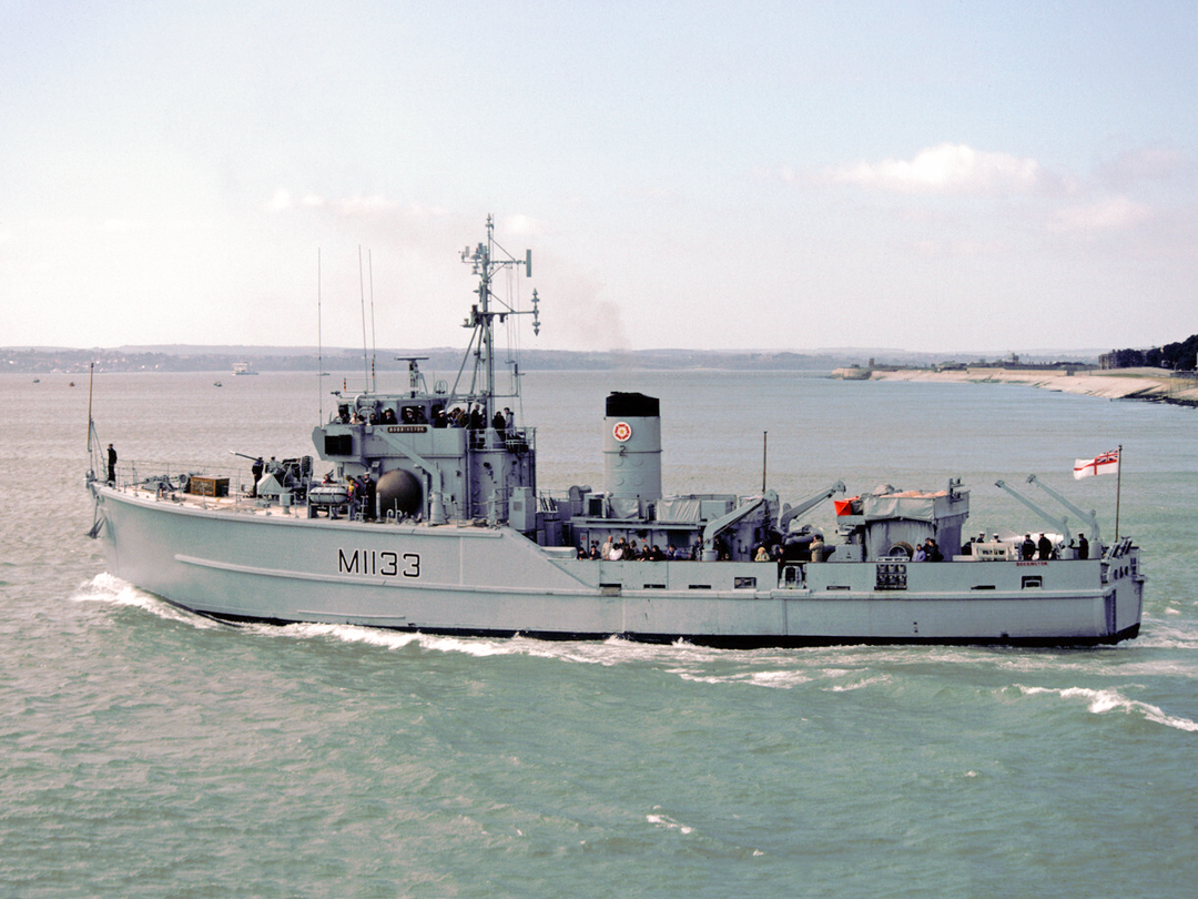 HMS Bossington (M1133) Royal Navy Ton Class Minesweeper Leaving Portsmouth Photo Print Wall Art Decor Posters, Prints, & Visual Artwork Hampshire Prints 6 x 4 No Frame No