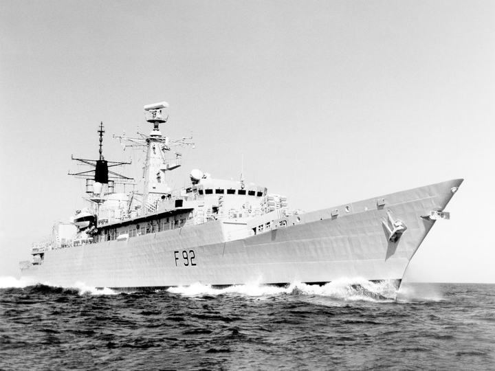 HMS Boxer (F92) Royal Navy Type 22 Frigate Underway Low Starboard View Photo Print Wall Art Decor Posters, Prints, & Visual Artwork Hampshire Prints 6 x 4 No Frame No