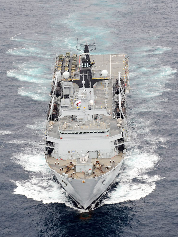 HMS Bulwark (L15) Royal Navy Albion Class Amphibious Ship High Bow View Photo Print Wall Art Decor Posters, Prints, & Visual Artwork Hampshire Prints 6 x 4 No Frame No