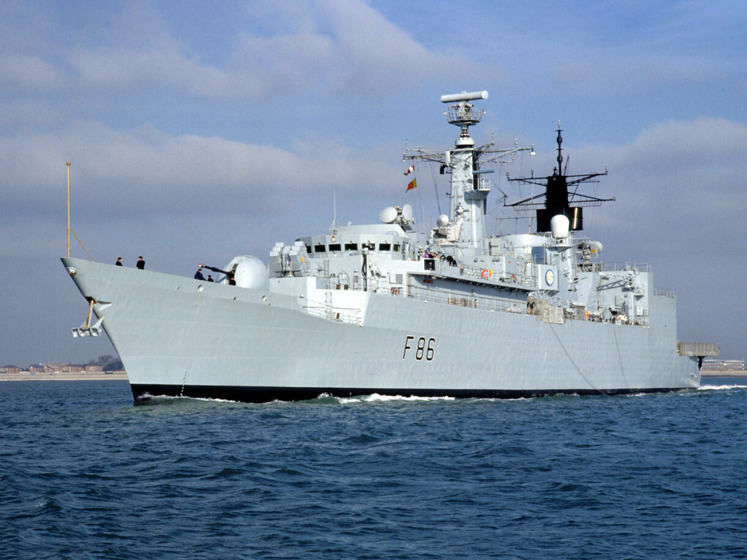 HMS Campbeltown (F86) Royal Navy Type 22 Frigate Low Port Side View Photo Print Naval Wall Art Decor Posters, Prints, & Visual Artwork Hampshire Prints 6 x 4 No Frame No