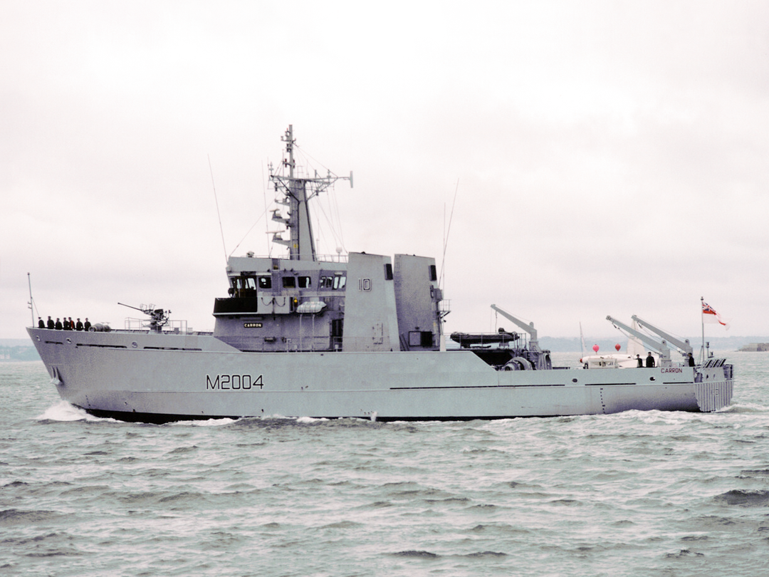 HMS Carron (M2004) Royal Navy River Class Minesweeper Port Side View Photo Print Wall Art Decor Posters, Prints, & Visual Artwork Hampshire Prints 6 x 4 No Frame No
