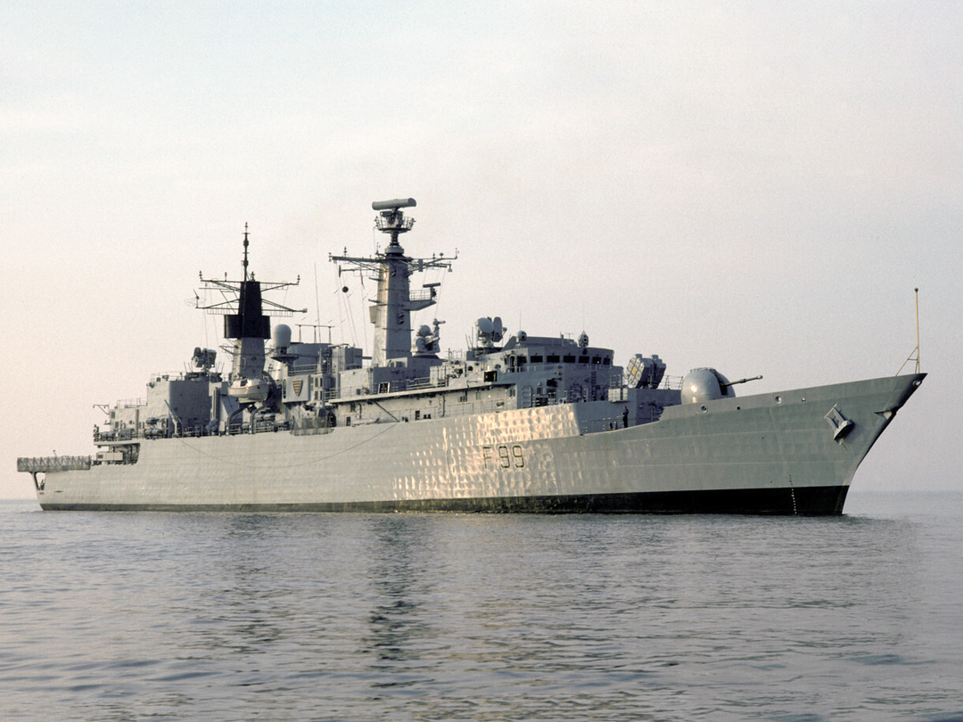 HMS Cornwall (F99) Royal Navy type 22 Frigate Starboard View Photo Print Wall Art Decor Posters, Prints, & Visual Artwork Hampshire Prints 6 x 4 No Frame No