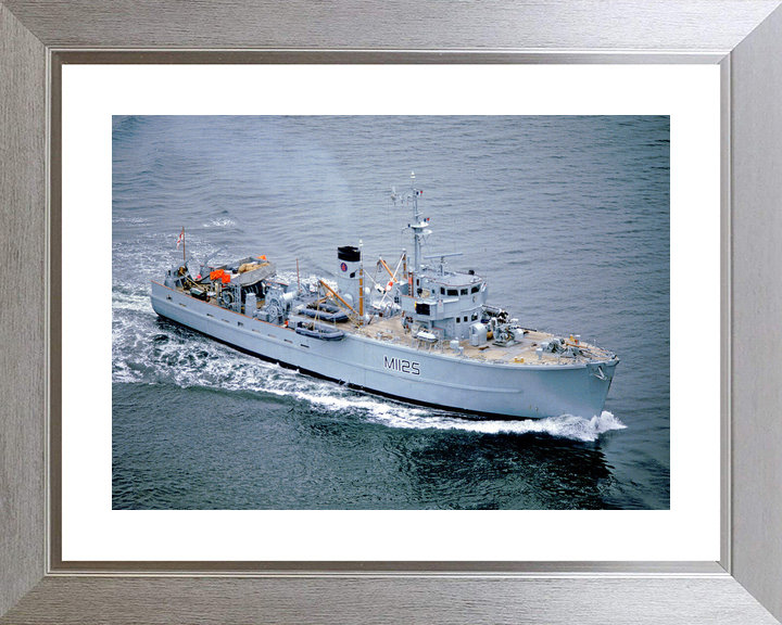 HMS Cuxton M1125 Ton Class Minesweeper Photo Print - by Hampshire Prints (image 6 of 9)