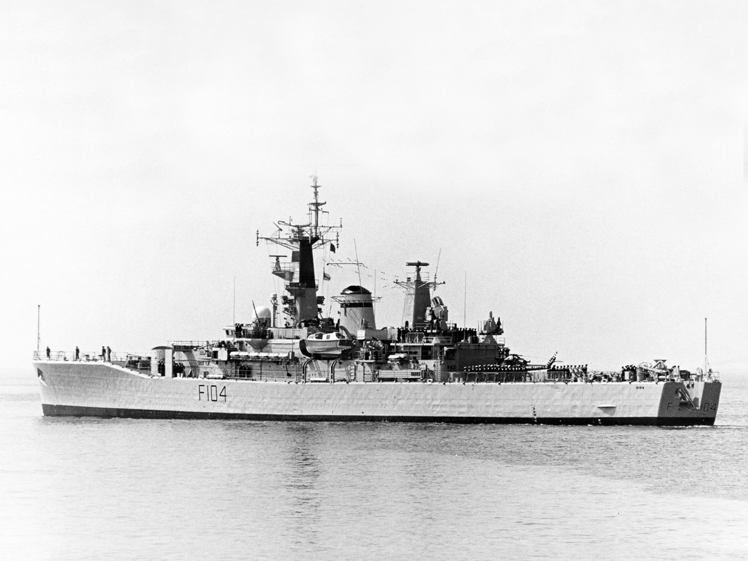 HMS Dido (F104) Royal Navy Leander Class Frigate Low Port Side View Photo Print Wall Art Decor Posters, Prints, & Visual Artwork Hampshire Prints 6 x 4 No Frame No
