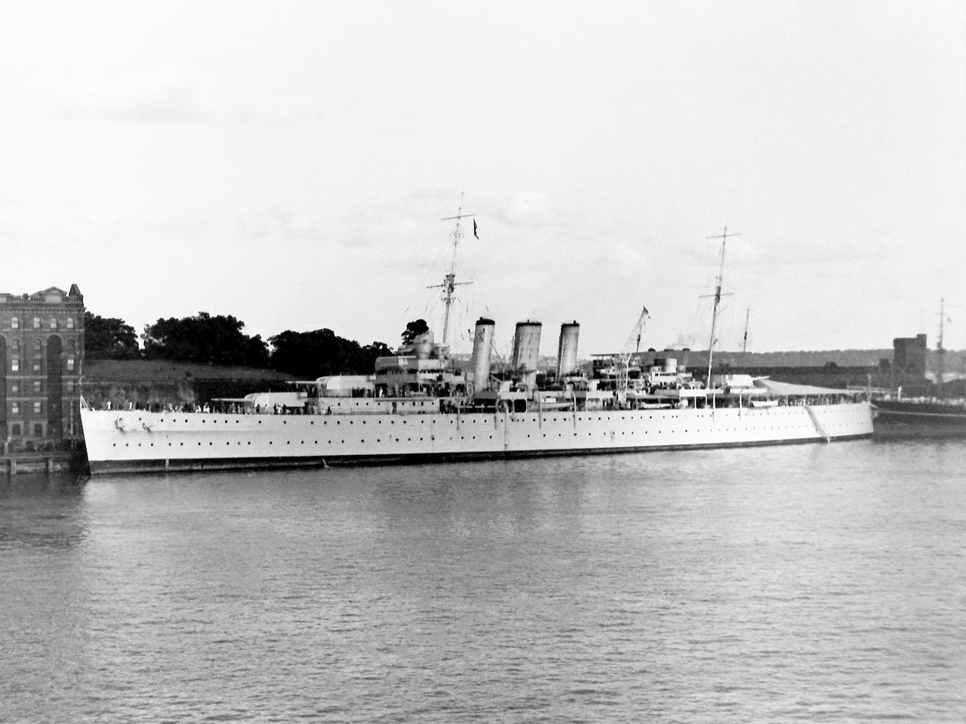 HMS Dorsetshire (40) Royal Navy County Class Cruiser Alongside Photo Print Wall Art Decor Posters, Prints, & Visual Artwork Hampshire Prints 6 x 4 No Frame No