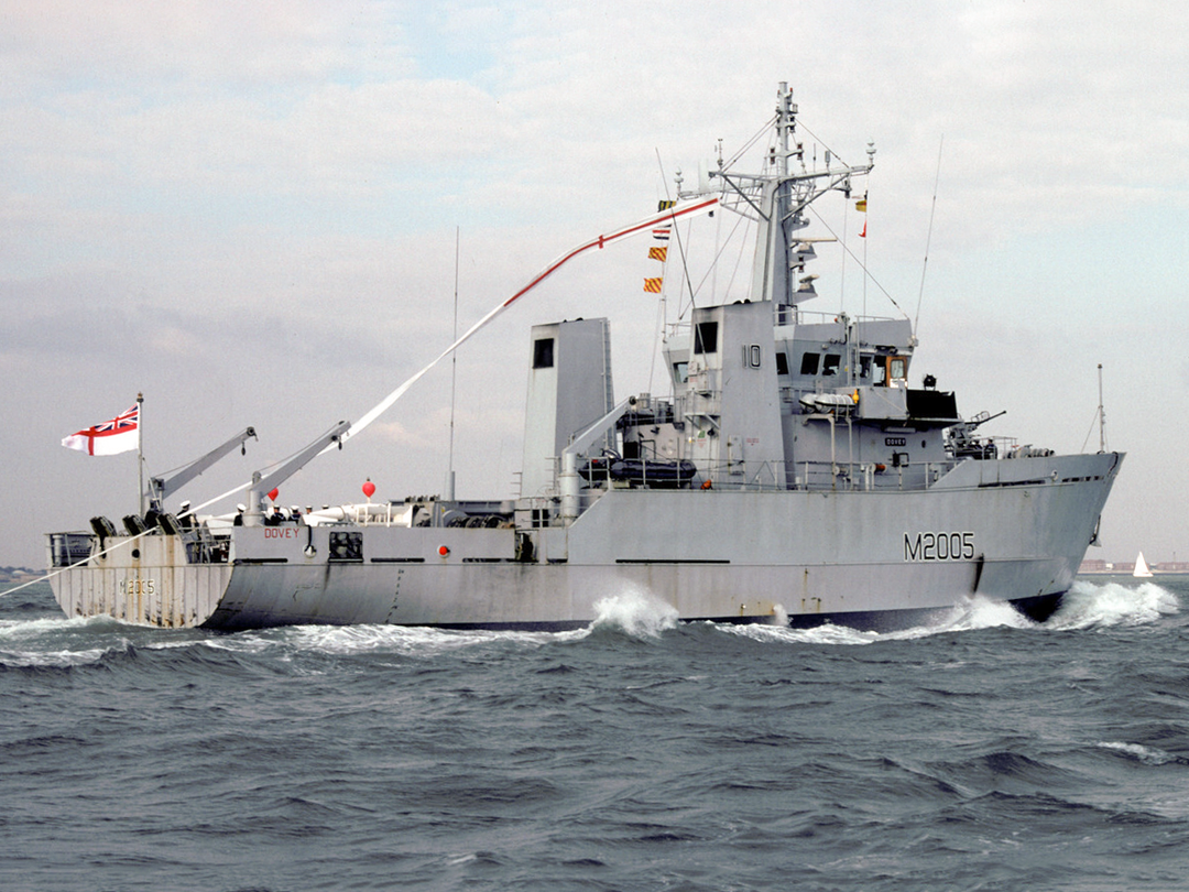 HMS Dovey (M2005) Royal Navy River Class Minesweeper Paying Off Photo Print Wall Art Decor Posters, Prints, & Visual Artwork Hampshire Prints 6 x 4 No Frame No