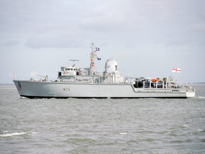 HMS Dulverton (M35) Royal Navy Hunt Class Mine Warfare Vessel Port Beam View Photo Print Wall Art Decor Posters, Prints, & Visual Artwork Hampshire Prints 6 x 4 No Frame No