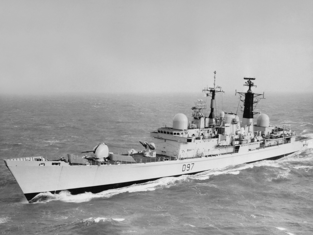 HMS Edinburgh (D97) Royal Navy Type 42 Destroyer Black and White Photo Print Wall Art Decor Posters, Prints, & Visual Artwork Hampshire Prints 6 x 4 No Frame No