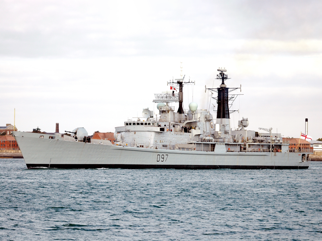 HMS Edinburgh (D97) Royal Navy Type 42 Destroyer Low Port Side View Photo Print Wall Art Decor Posters, Prints, & Visual Artwork Hampshire Prints 6 x 4 No Frame No