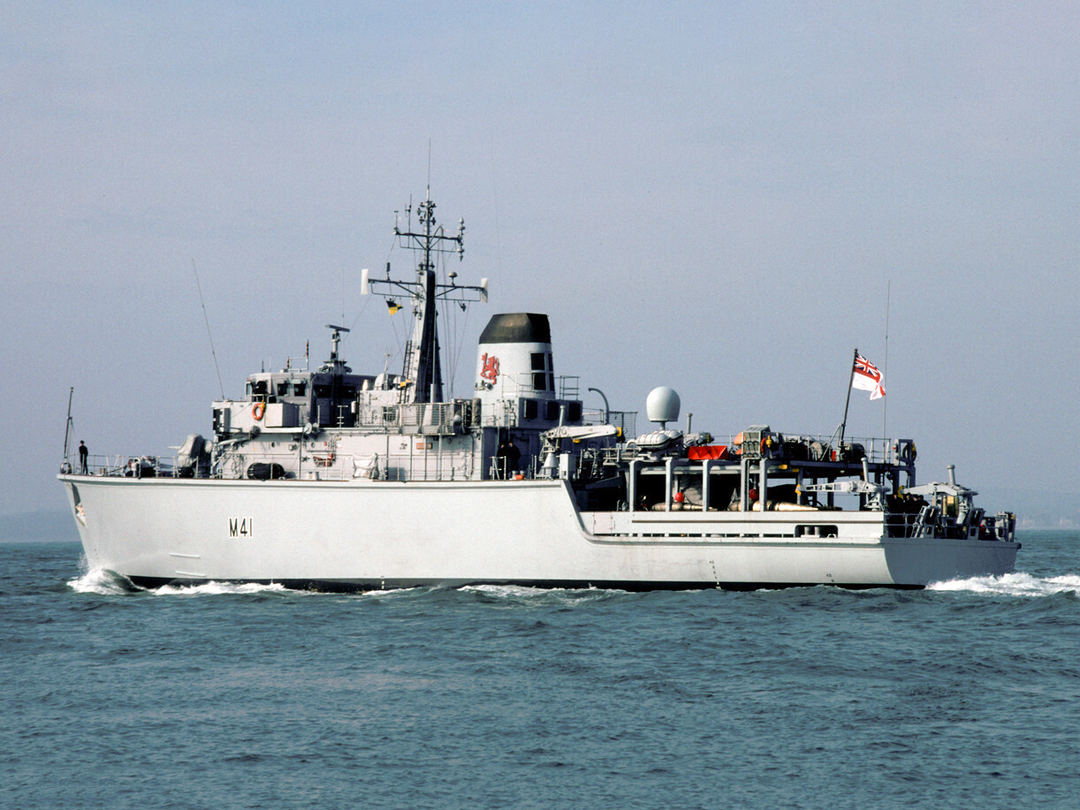 HMS Quorn M41 Hunt Class Minehunter May 1996 Photo Print - Posters, Prints, & Visual Artwork - by Hampshire Prints (image 1 of 9)