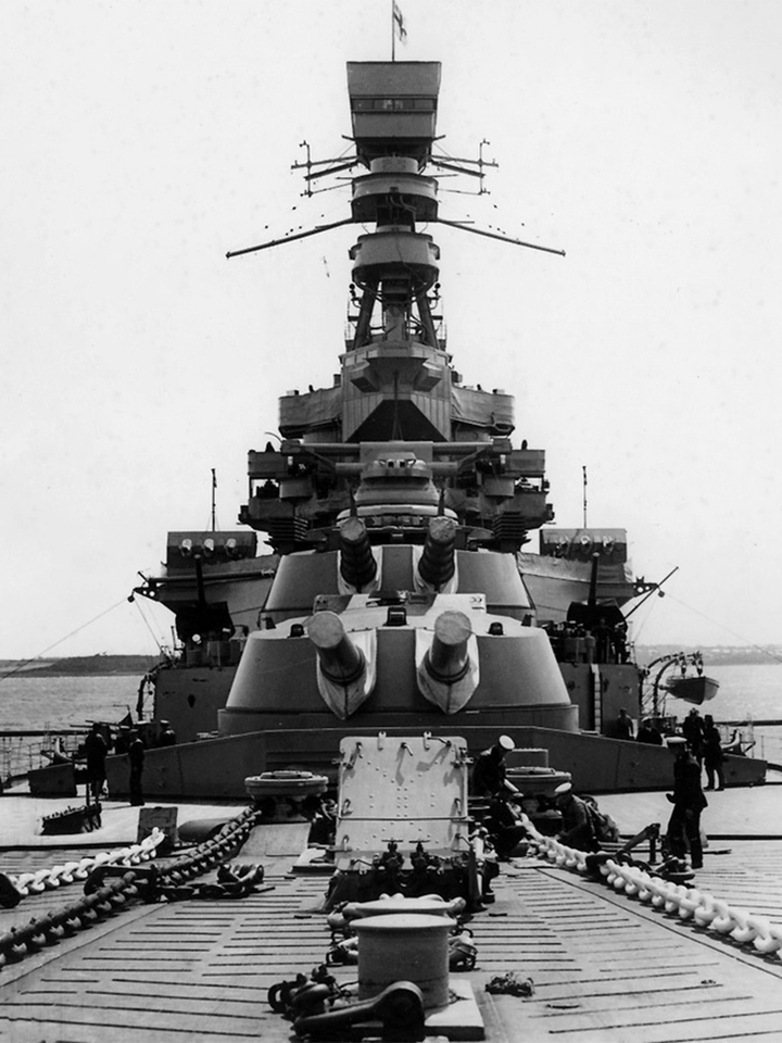 HMS Renown 1916 Renown Class Battlecruiser Forecastle Photo Print - Posters, Prints, & Visual Artwork - by Hampshire Prints (image 1 of 9)
