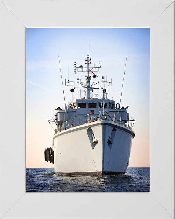 HMS Atherstone (M38) Royal Navy Hunt Class Mine Vessel Arabian Gulf 2010 Photo Print Wall Art Decor Posters, Prints, & Visual Artwork Hampshire Prints 10 x 8 White Frame No