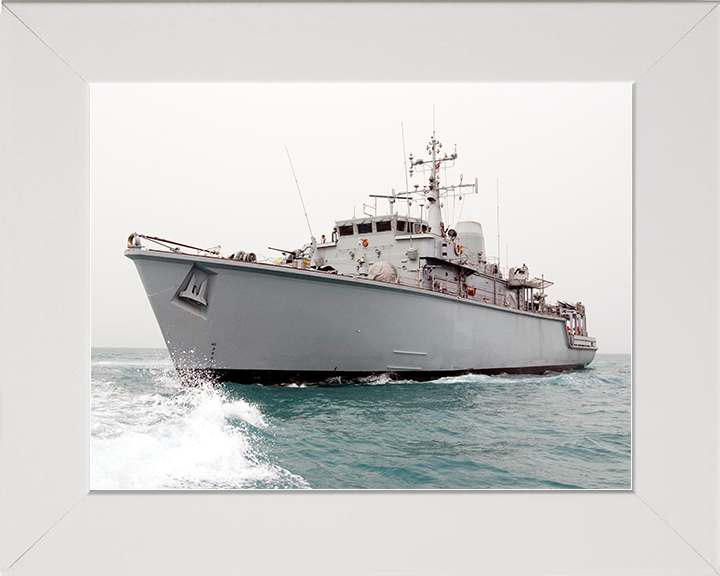 HMS Brocklesby (M33) Royal Navy Hunt Class Mine Warfare Vessel At Sea Photo Print Wall Art Decor Posters, Prints, & Visual Artwork Hampshire Prints 10 x 8 White Frame No
