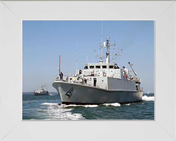 HMS Bangor (M109) Royal Navy Sandown Class Minehunter Portsmouth 2003 Photo Print Wall Art Decor Posters, Prints, & Visual Artwork Hampshire Prints 10 x 8 White Frame No