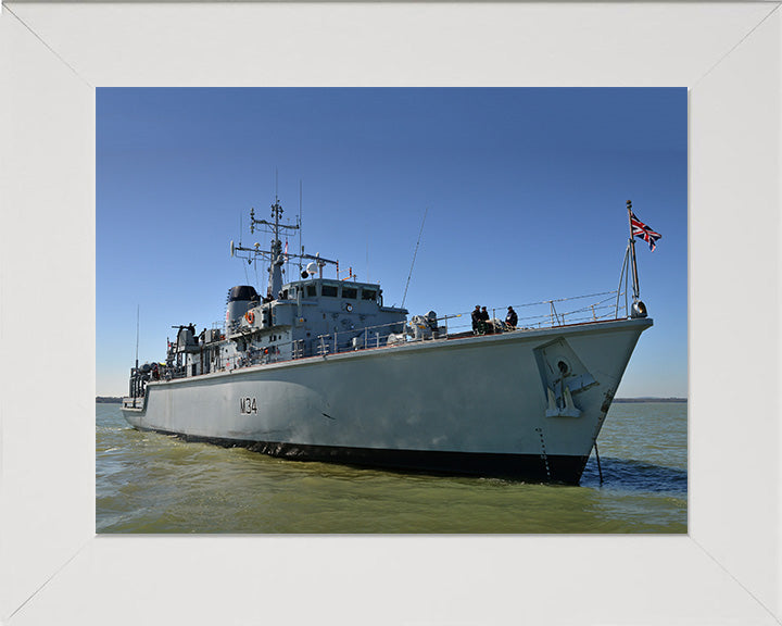 HMS Middleton M34 | Photo Print | Framed Print | Hunt Class | Mine Warfare Vessel | Royal Navy Hampshire Prints