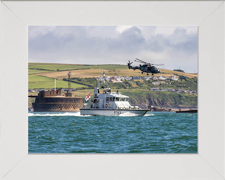 HMS Express (P163) Photo Print - With Wildcat - Royal Navy Archer Class P2000 Patrol Vessel Hampshire Prints 10 x 8 White Frame No