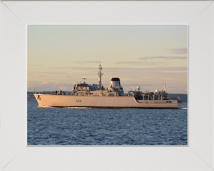 HMS Cattistock (M31) Royal Navy Hunt Class MineHunter Port Beam at Sunset Photo Print Wall Art Decor Posters, Prints, & Visual Artwork Hampshire Prints 10 x 8 White Frame No