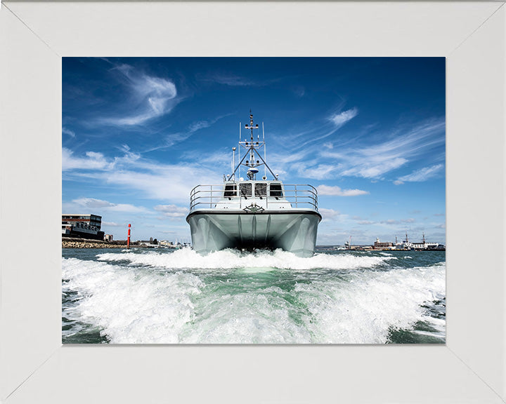 HMS Magpie H130 | Photo Print | Framed Print | Coastal Survey Vessel | Royal Navy Hampshire Prints