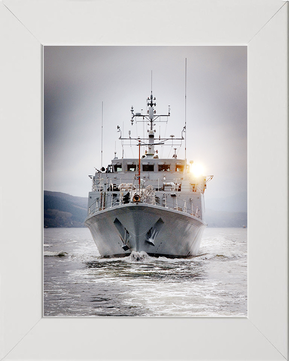 HMS Blyth (M111) Royal Navy Sandown Class Minehunter Scotland 2008 Photo Print Wall Art Decor Posters, Prints, & Visual Artwork Hampshire Prints 10 x 8 White Frame No