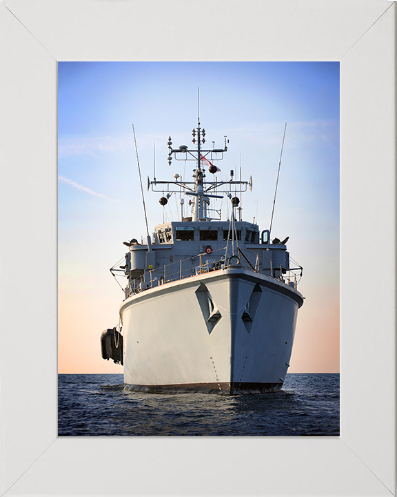 HMS Atherstone (M38) Photo Print - Arabian Gulf 2010 - Royal Navy Hunt Class Mine Warfare Vessel Hampshire Prints 10 x 8 White Frame No