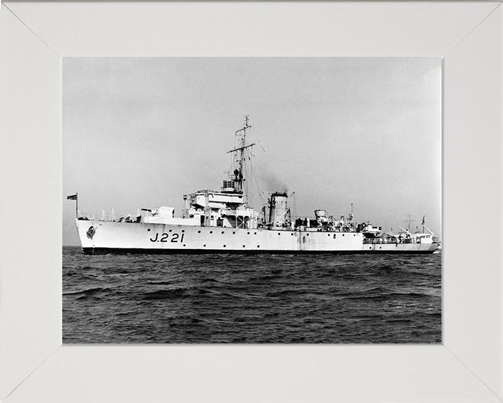 HMS Onyx J221 Royal Navy Algerine class minesweeper Photo Print or Framed Print - Hampshire Prints