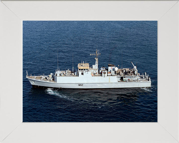 HMS Shoreham M112 | Photo Print | Framed Print | Sandown Class | Minehunter | Royal Navy Hampshire Prints