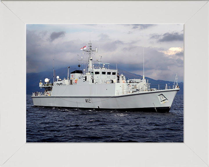 HMS Shoreham M112 | Photo Print | Framed Print | Sandown Class | Minehunter | Royal Navy Hampshire Prints