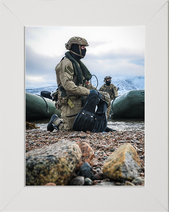 Royal Marine Kneeling with Flippers During beach assault Photo Print 30 Commando Marines Wall Art Decor Posters, Prints, & Visual Artwork Hampshire Prints 10 x 8 White Frame No