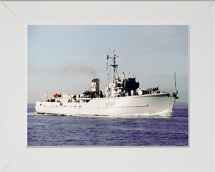 HMS Brinton (M1114) Royal Navy Ton Class Minesweeper Entering Harbour Photo Print Wall Art Decor Posters, Prints, & Visual Artwork Hampshire Prints 10 x 8 White Frame No