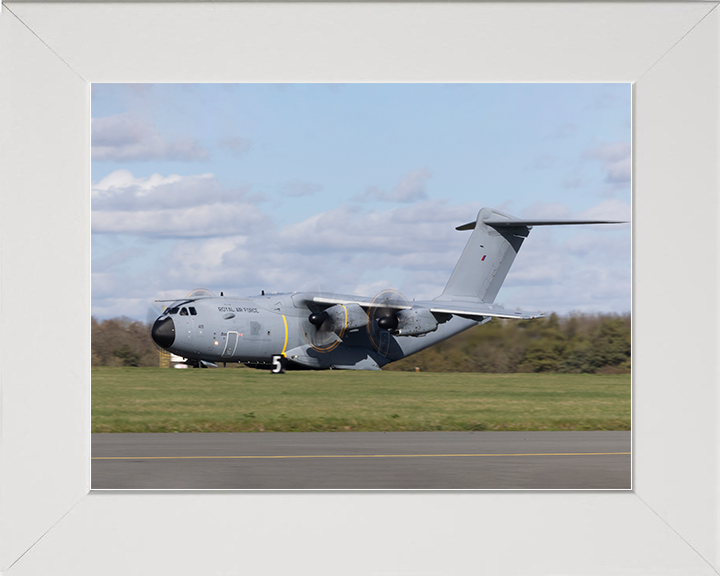 RAF Atlas A400M Landing 2026 Photo Print Royal Air Force Aircraft Wall Art Aviation Decor Posters, Prints, & Visual Artwork Hampshire Prints 10 x 8 White Frame No