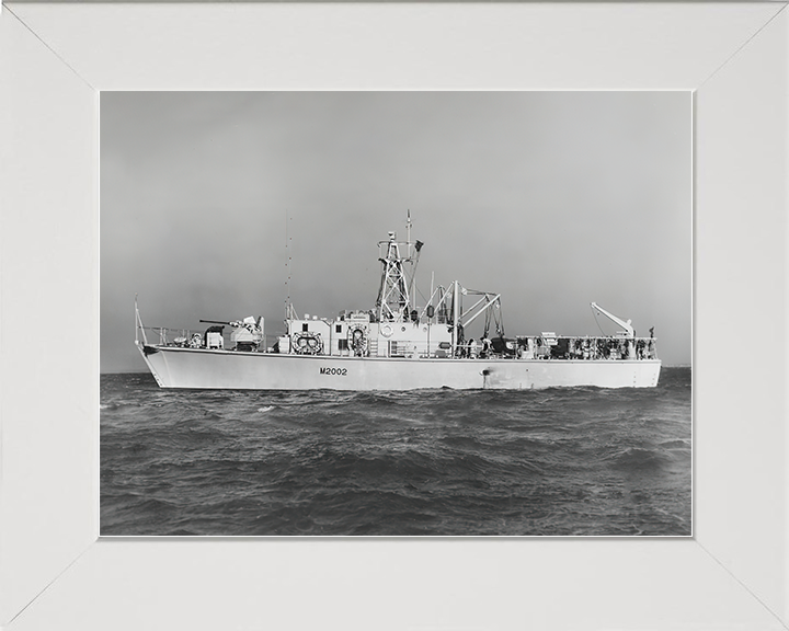 HMS Aveley (M2002) Royal Navy Ley Class Minesweeper Port Side View Photo Print Wall Art Decor Posters, Prints, & Visual Artwork Hampshire Prints 10 x 8 White Frame No