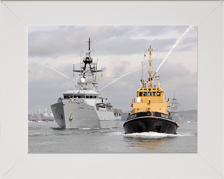 HMS Clyde (P257) Photo Print - leaving Portsmouth 2007 - Royal Navy River Class Patrol Vessel Posters, Prints, & Visual Artwork Hampshire Prints 10 x 8 White Frame No
