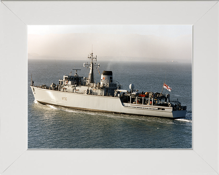 HMS Bicester (M36) Royal Navy Hunt Class Mine Warfare Vessel Leaving Portsmouth 1997 Photo Print Wall Art Decor Posters, Prints, & Visual Artwork Hampshire Prints 10 x 8 White Frame No