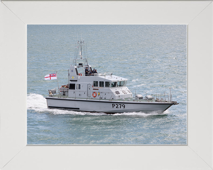 HMS Blazer (P279) Royal Navy Archer Class P2000 Patrol Vessel Underway Photo Print Wall Art Decor Posters, Prints, & Visual Artwork Hampshire Prints 10 x 8 White Frame No
