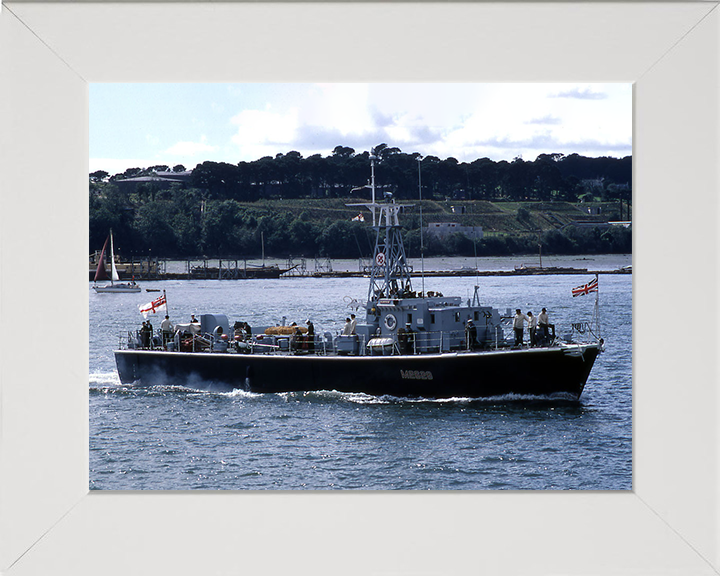 HMS Flintham (M2628) Photo Print - Starboard View - Royal Navy Ham Class Minesweeper Hampshire Prints 10 x 8 White Frame No