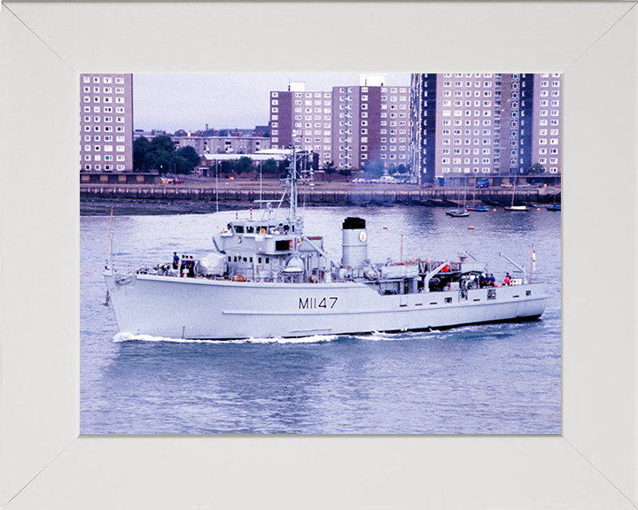 HMS Hubberston M1147 Royal Navy Ton Class Minesweeper Photo Print or Framed Print - Hampshire Prints
